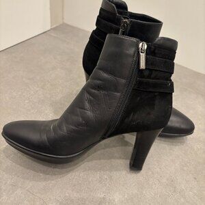 Aquatalia leather and suede black boots size 7 made in Italy